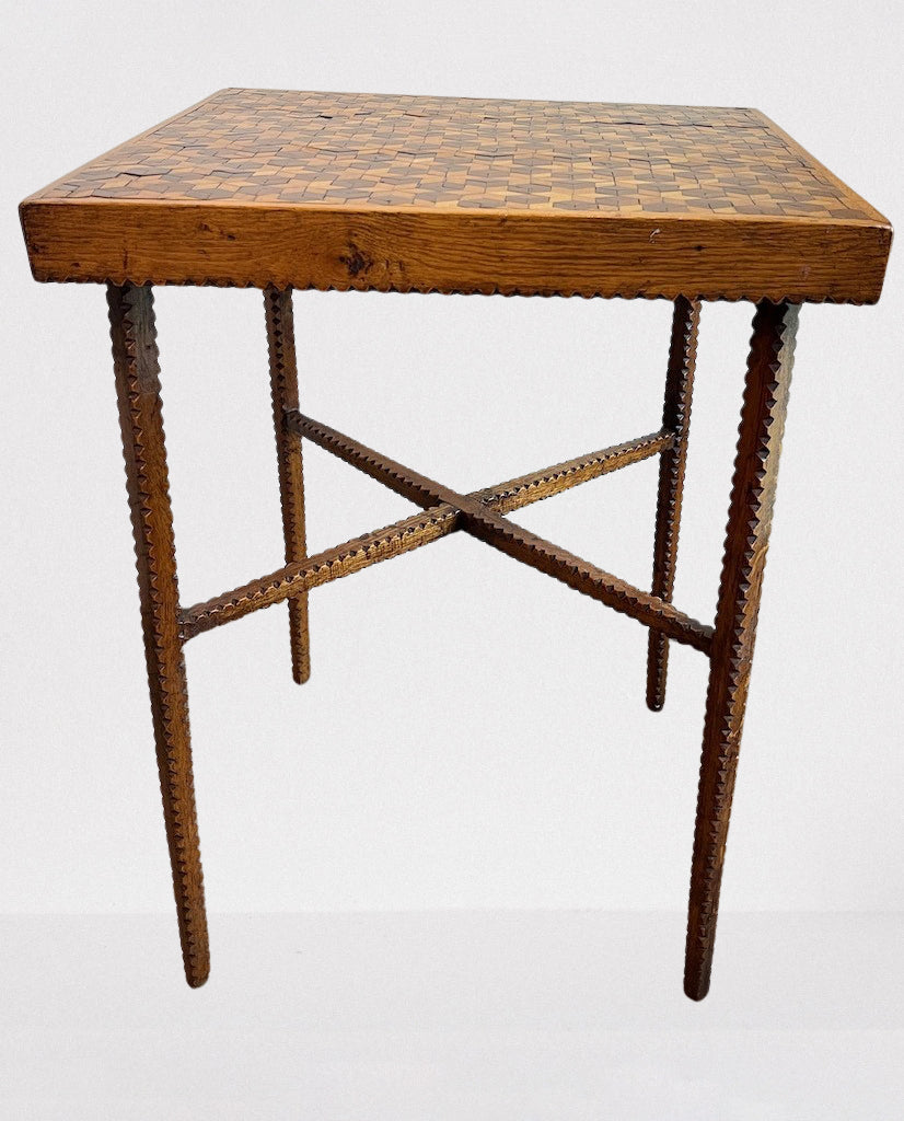 AMERICAN TRAMP ART  MAHOGANY AND OAK INLAID WOOD TABLE AMERICAN TRAMP ART  MAHOGANY AND OAK INLAID WOOD TABLE