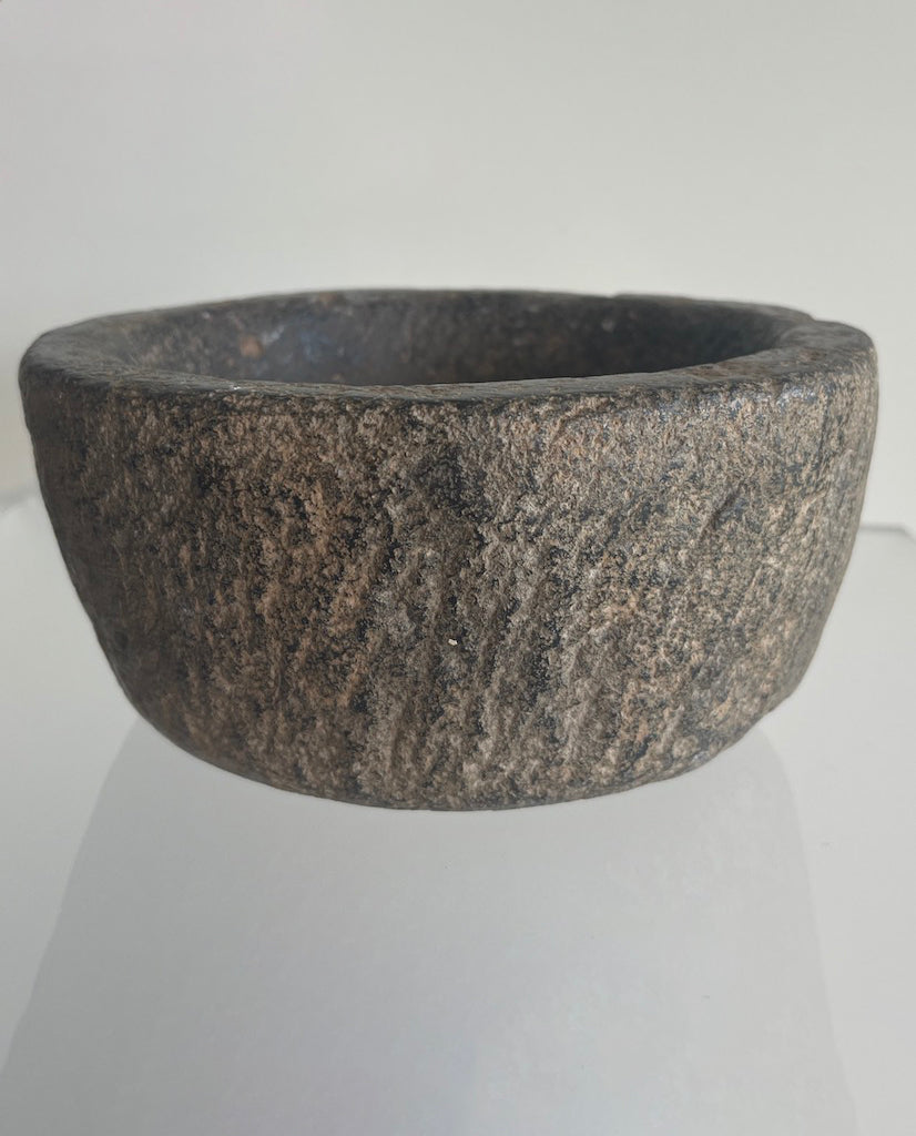 EAST INDIAN  HARDSTONE BOWL EAST INDIAN  HARDSTONE BOWL