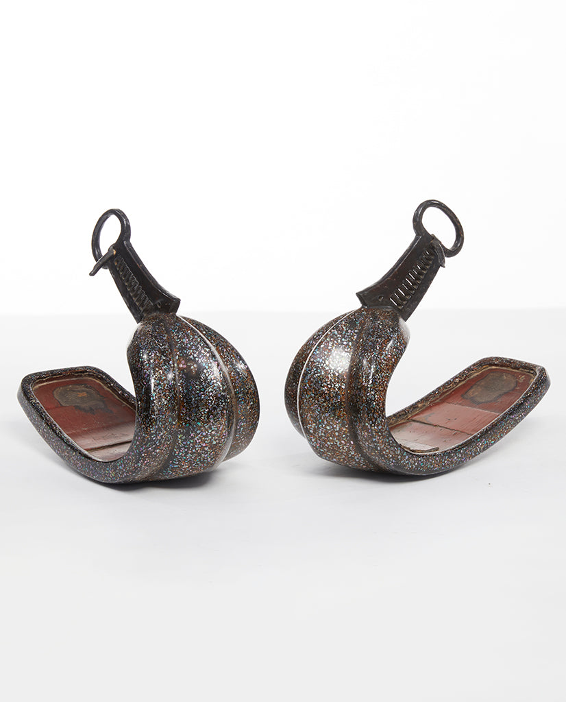 JAPANESE IRON, LACQUER AND NACREOUS INLAID ABUMI JAPANESE IRON, LACQUER AND NACREOUS INLAID ABUMI