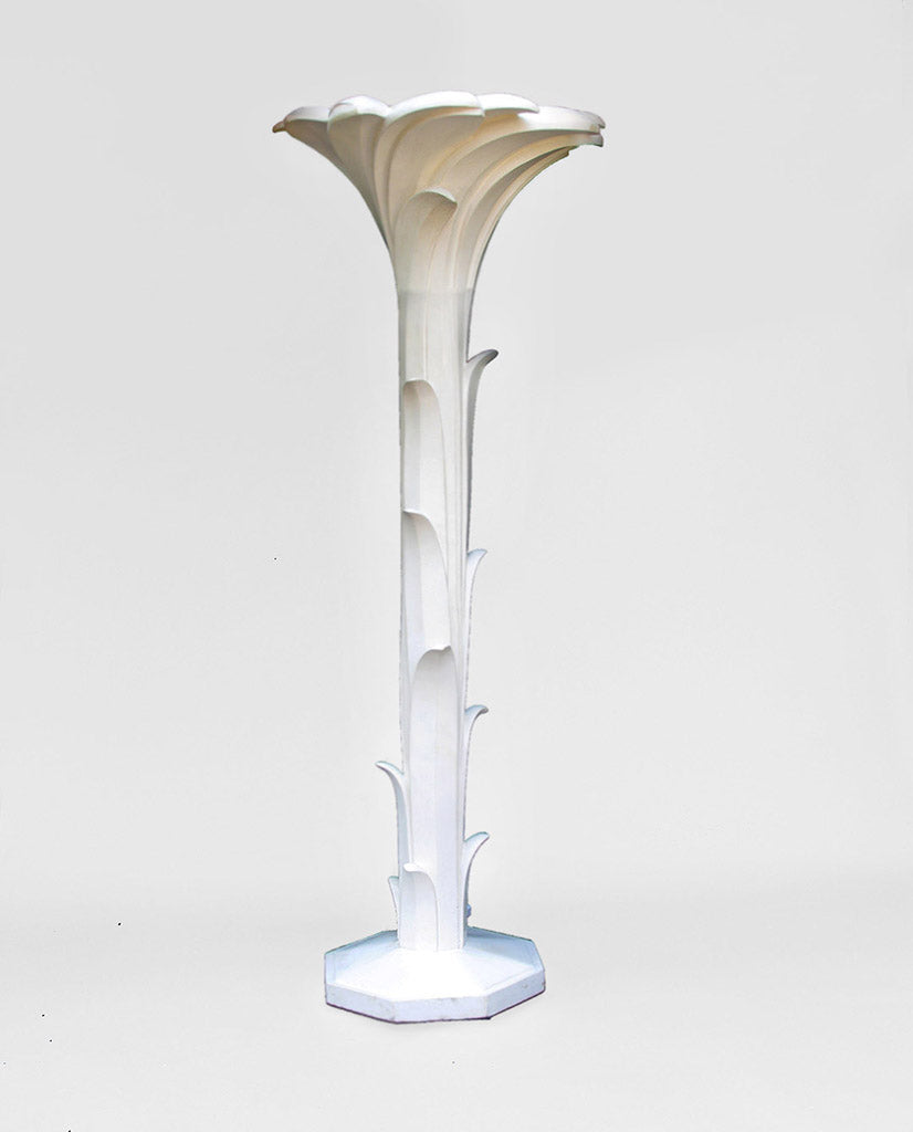 CARVED WOOD AND CREAM PAINTED PALM TORCHÈRE CARVED WOOD AND CREAM PAINTED PALM TORCHÈRE