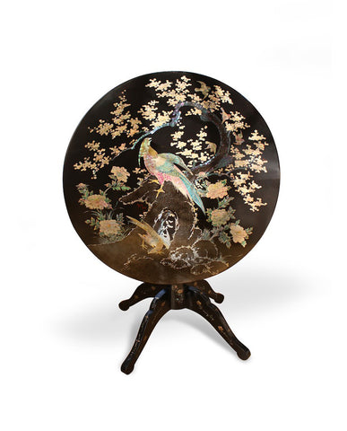 CHINESE EXPORT BLACK LACQUER  AND NACREOUS INLAYED TILT TOP TABLE