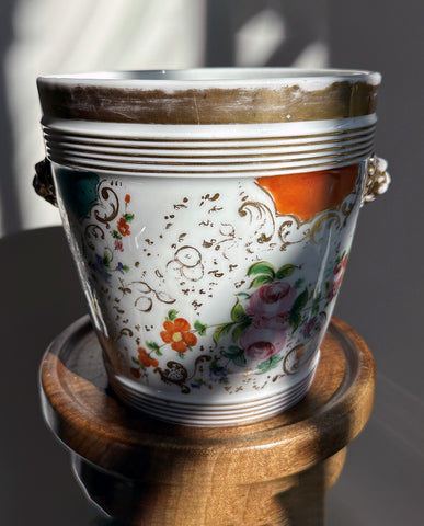 PARIS PORCELAIN PARCEL GILT AND PAINTED CACHE POT
