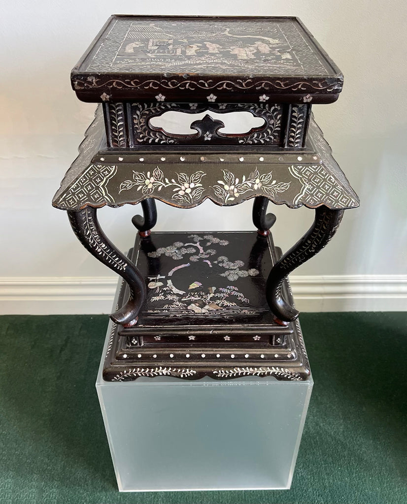 CHINESE BLACK LACQUER AND NACREOUS INLAID STAND