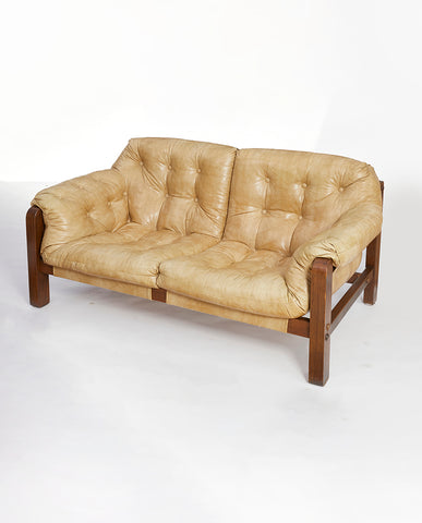 IN THE MANNER OF PERCIVAL LAFER OAK AND NAUGAHYDE SLING SETTEE, LOUNGE CHAIR AND OTTOMAN